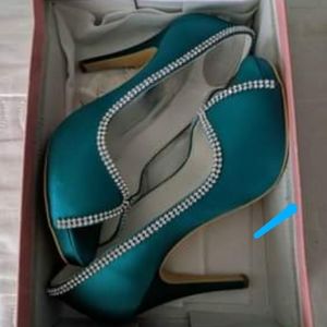 Size 8 teal/rhinestone dress shoes